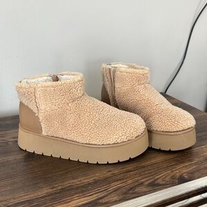 Wild Fable Tan Shearling Winter Boots